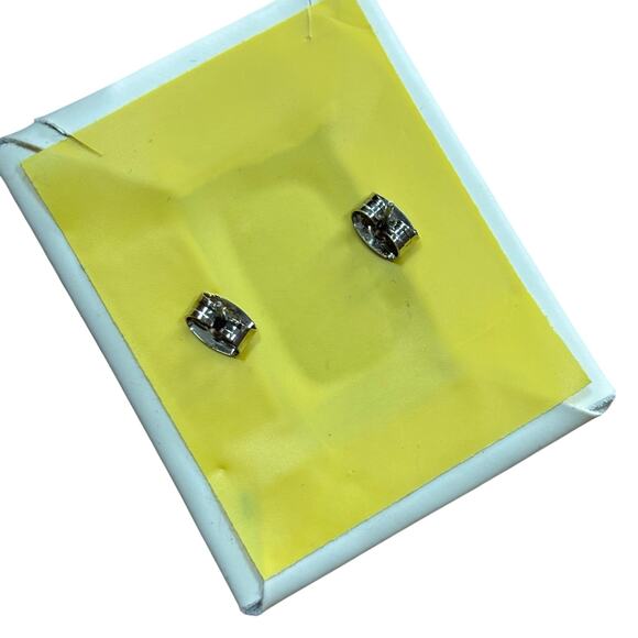 Canadian Jade Pierced Earrings in wooden presentation Box NWOT - Picture 2 of 6